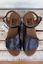 Carica l'immagine nel visualizzatore di Gallery, Bueno - Sandalo laminato Blu - 40-41