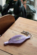 Carica l'immagine nel visualizzatore di Gallery, Hindbag - Portachiavi Banana Nero