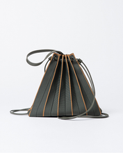 Carica l'immagine nel visualizzatore di Gallery, Surkana - Borsa-zaino Grigio Salvia