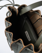 Carica l'immagine nel visualizzatore di Gallery, Surkana - Borsa-zaino Grigio Salvia