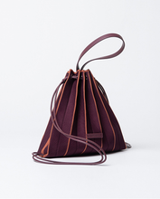 Carica l'immagine nel visualizzatore di Gallery, Surkana - Borsa-zaino Bordeaux