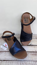Carica l'immagine nel visualizzatore di Gallery, Bueno - Sandalo laminato Blu - 40-41