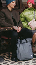Carica l'immagine nel visualizzatore di Gallery, Zaino Roka London - Camden J Medium - Verde Militare