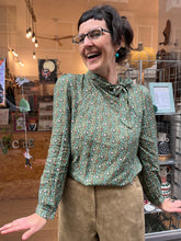 Carica l'immagine nel visualizzatore di Gallery, Circus - Camicetta fiocco Fiori d'autunno