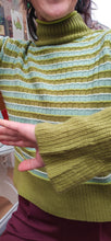 Carica l'immagine nel visualizzatore di Gallery, Surkana - Maglione in lana Righe verde - S