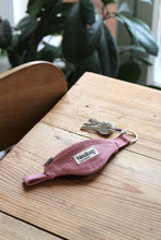 Carica l'immagine nel visualizzatore di Gallery, Hindbag - Portachiavi Banana Salvia