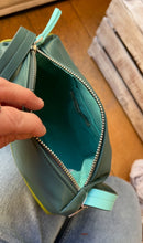 Carica l&#39;immagine nel visualizzatore di Gallery, Surkana - Borsetta Verde Bicolor
