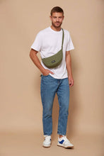 Carica l&#39;immagine nel visualizzatore di Gallery, Hindbag - Borsa mezzaluna Rosso Terracotta
