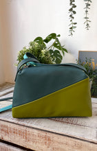 Carica l&#39;immagine nel visualizzatore di Gallery, Surkana - Borsetta Verde Bicolor
