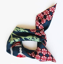 Carica l&#39;immagine nel visualizzatore di Gallery, Foulard in seta Alice Blu
