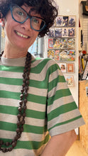 Carica l'immagine nel visualizzatore di Gallery, BYoung - Tshirt Filato righe Verde e Sabbia
