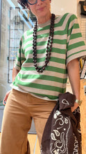 Carica l'immagine nel visualizzatore di Gallery, BYoung - Tshirt Filato righe Verde e Sabbia
