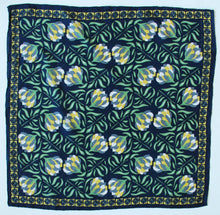 Carica l&#39;immagine nel visualizzatore di Gallery, Foulard in seta Bergamotto Blu
