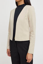 Carica l'immagine nel visualizzatore di Gallery, Ichi - Giacca Kate corta elasticizzata sabbia
