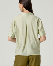 Carica l'immagine nel visualizzatore di Gallery, Surkana - Camicetta boxy Kiwi

