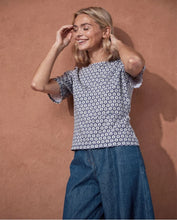 Carica l'immagine nel visualizzatore di Gallery, Surkana - Maglia Medaglioni Floreali Blu
