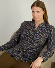 Carica l&#39;immagine nel visualizzatore di Gallery, Surkana - Camicetta fantasia Inverno
