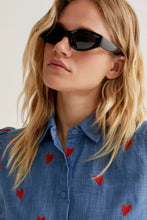 Carica l'immagine nel visualizzatore di Gallery, Compania Fantastica - Camicetta jeans &amp; cuori
