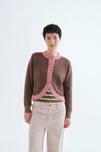 Carica l'immagine nel visualizzatore di Gallery, Compania Fantastica - Cardigan Marrone e Rosa
