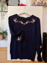 Carica l&#39;immagine nel visualizzatore di Gallery, Banned - Maglioncino Blu Ricamo Fiori alpini

