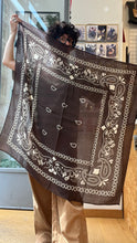 Carica l'immagine nel visualizzatore di Gallery, Ichi - Foulard Caffè 100% lana

