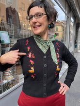 Carica l&#39;immagine nel visualizzatore di Gallery, Banned - Cardigan Nero Ricamo Animali del bosco
