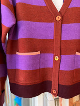 Carica l&#39;immagine nel visualizzatore di Gallery, Surkana - Cardigan Righe Viola e Cotto
