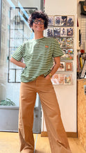 Carica l'immagine nel visualizzatore di Gallery, BYoung - Tshirt Filato righe Verde e Sabbia
