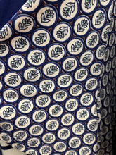 Carica l'immagine nel visualizzatore di Gallery, Surkana - Maglia Medaglioni Floreali Blu
