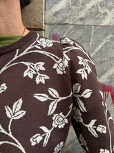 Carica l'immagine nel visualizzatore di Gallery, BYoung - Maglioncino Fiori Caffè
