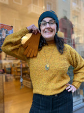 Carica l&#39;immagine nel visualizzatore di Gallery, Surkana - Maglione bouclè Zucca
