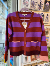 Carica l&#39;immagine nel visualizzatore di Gallery, Surkana - Cardigan Righe Viola e Cotto
