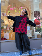 Carica l'immagine nel visualizzatore di Gallery, Vintage - Maglia asimmetrica Pois rosso

