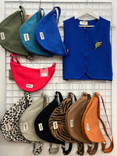 Carica l'immagine nel visualizzatore di Gallery, Hindbag - Borsa mezzaluna canvas - vari colori
