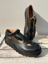 Carica l&#39;immagine nel visualizzatore di Gallery, Da Vinci - Scarpette occhietti Nero
