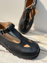 Carica l&#39;immagine nel visualizzatore di Gallery, Da Vinci - Scarpette occhietti Nero
