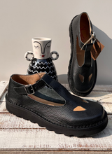 Carica l&#39;immagine nel visualizzatore di Gallery, Da Vinci - Scarpette occhietti Nero
