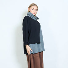 Carica l'immagine nel visualizzatore di Gallery, Vintage - Maglia asimmetrica Righine grigio
