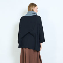 Carica l'immagine nel visualizzatore di Gallery, Vintage - Maglia asimmetrica Righine grigio
