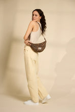 Carica l&#39;immagine nel visualizzatore di Gallery, Hindbag - Borsa mezzaluna Marina
