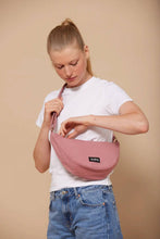 Carica l&#39;immagine nel visualizzatore di Gallery, Hindbag - Borsa mezzaluna Siena
