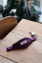 Carica l&#39;immagine nel visualizzatore di Gallery, Hindbag - Portachiavi Banana Blu elettrico

