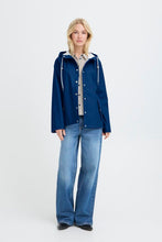 Carica l'immagine nel visualizzatore di Gallery, BYoung - Raincoat corto blu

