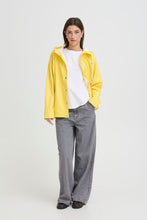 Carica l'immagine nel visualizzatore di Gallery, BYoung - Raincoat corto giallo
