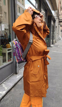 Carica l&#39;immagine nel visualizzatore di Gallery, BF - Danefae - Raincoat Ocra - XL
