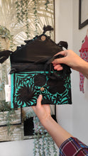 Carica l&#39;immagine nel visualizzatore di Gallery, Pochette ricamo Mexico Nero e Aqua
